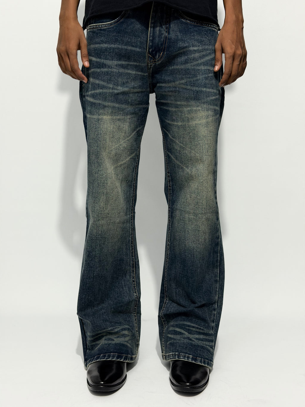DISTRESSED BLUE BOOTCUT JEAN