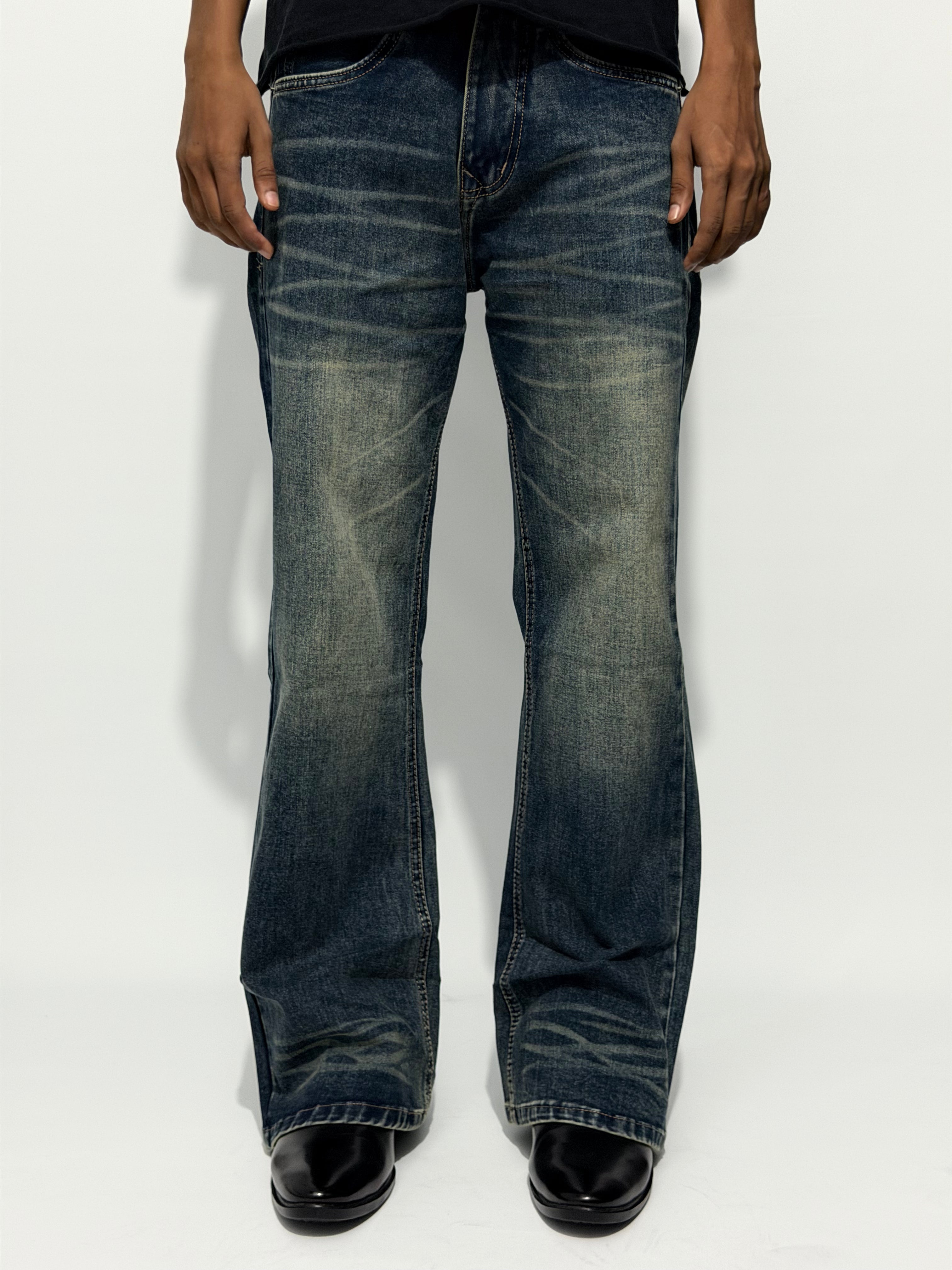 DISTRESSED BLUE BOOTCUT JEAN