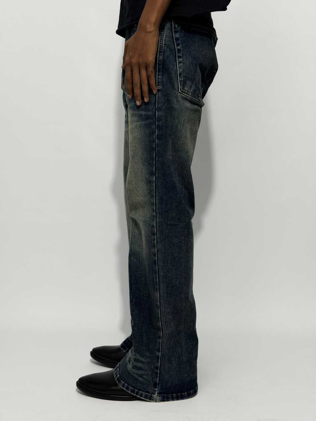 DISTRESSED BLUE BOOTCUT JEAN