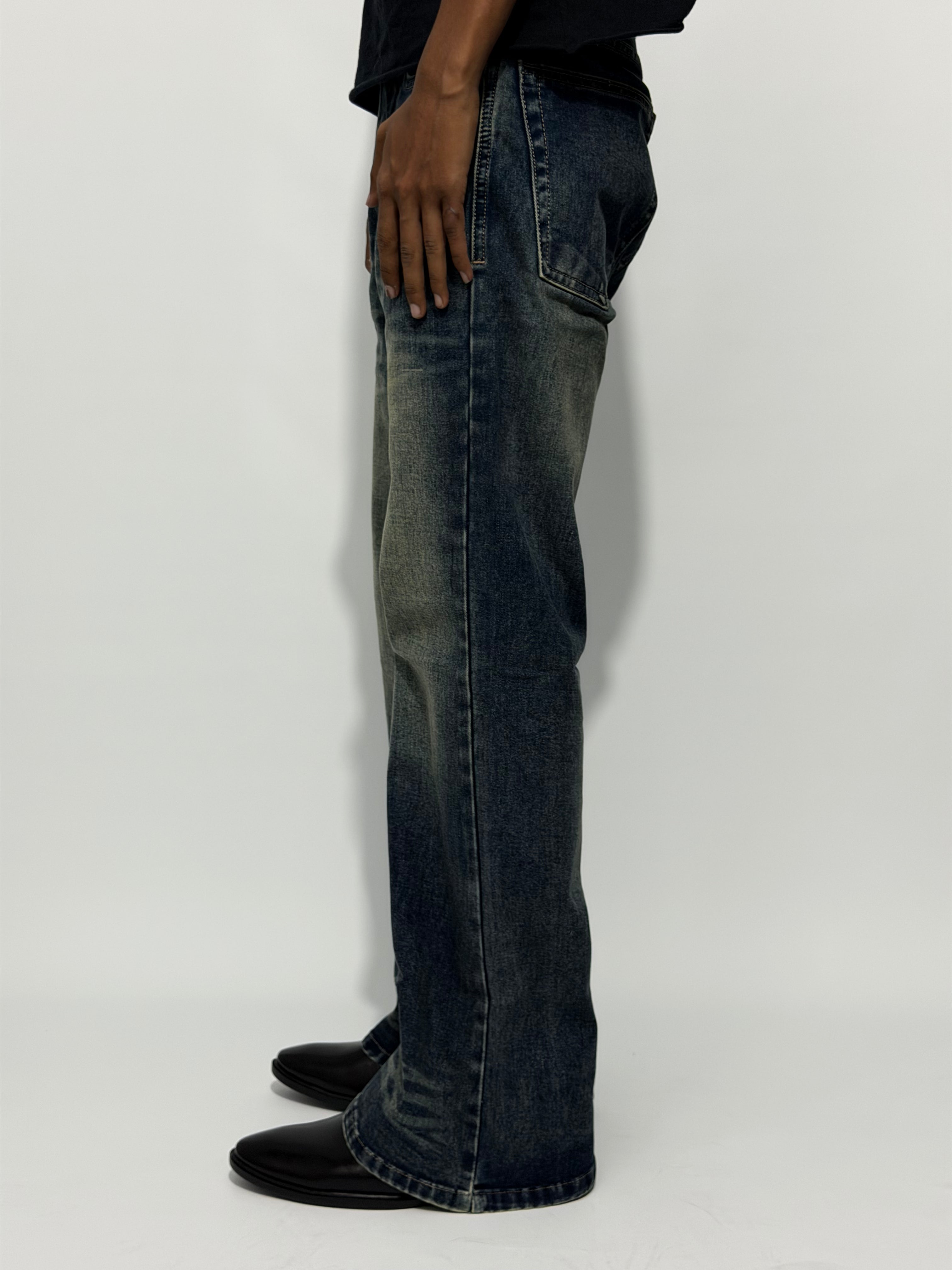 DISTRESSED BLUE BOOTCUT JEAN