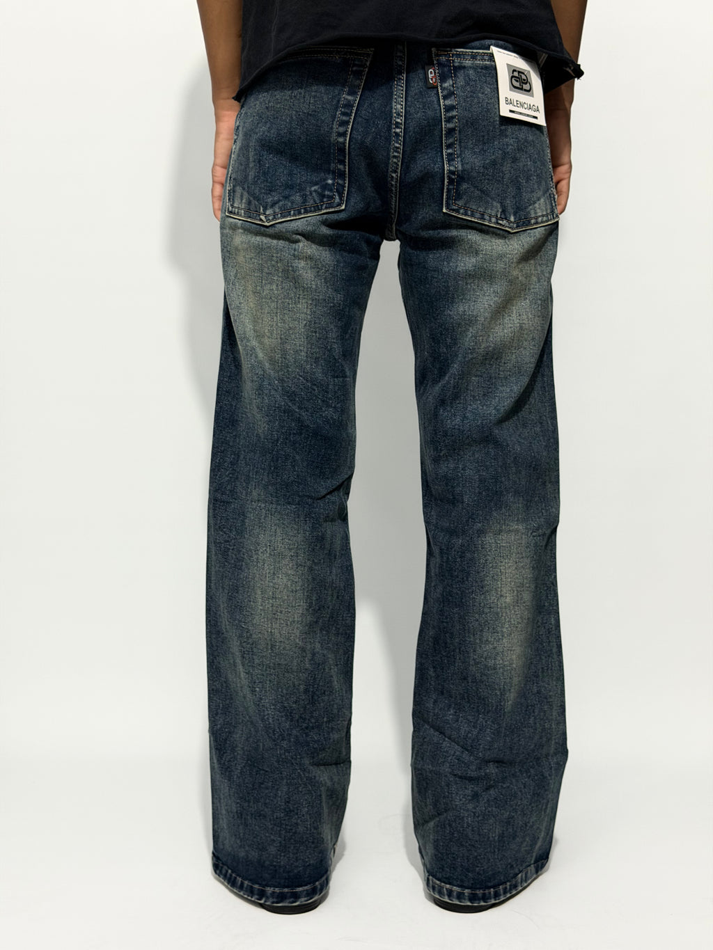 DISTRESSED BLUE BOOTCUT JEAN