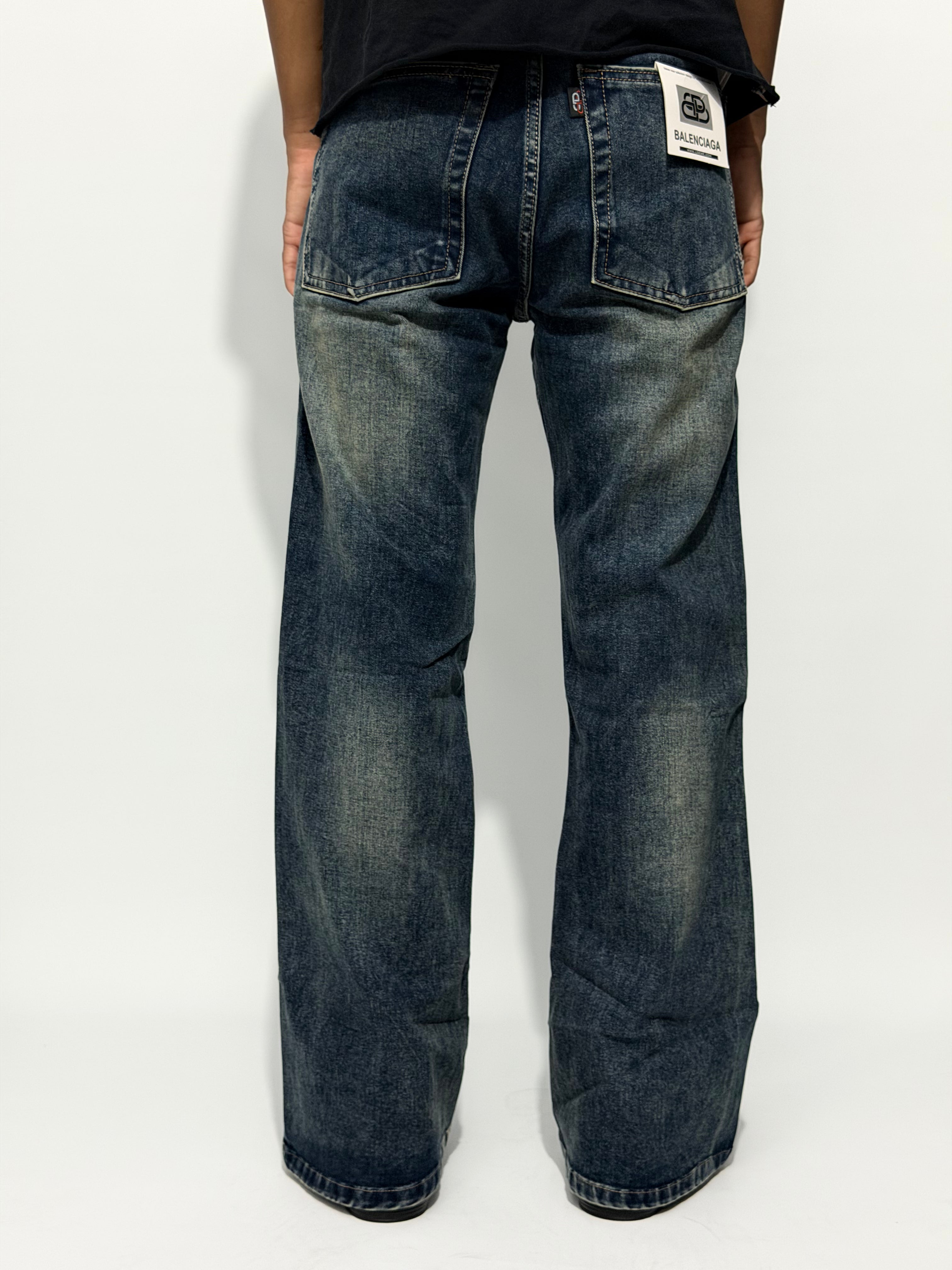 DISTRESSED BLUE BOOTCUT JEAN
